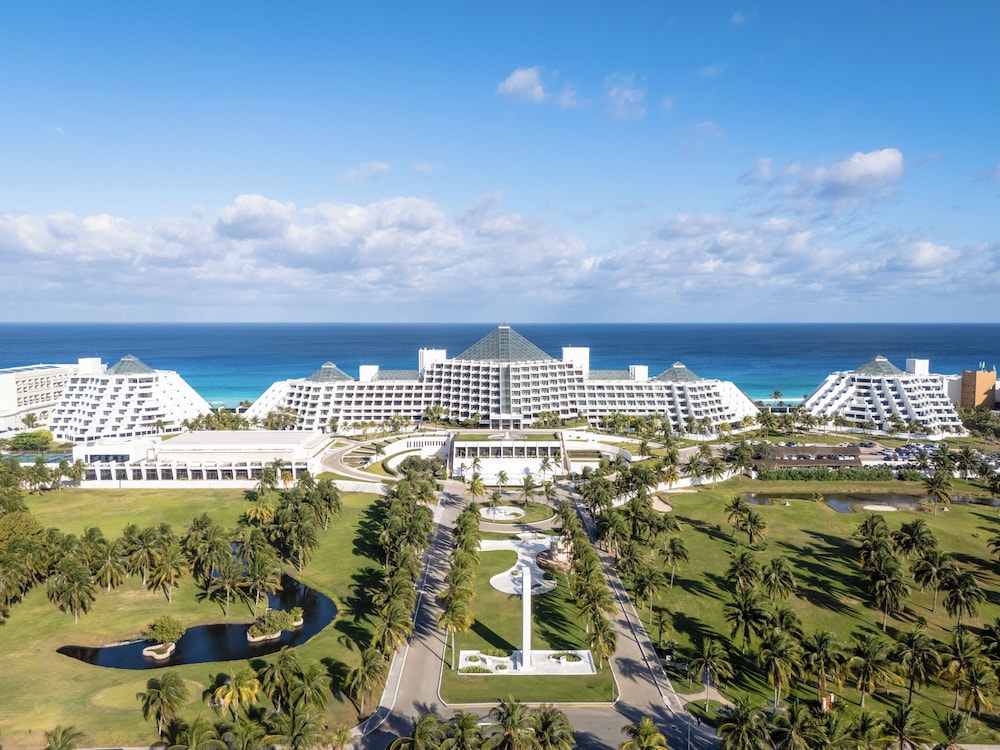 Paradisus Cancún – All Inclusive — Hotel building in Cancun, Quintana Roo