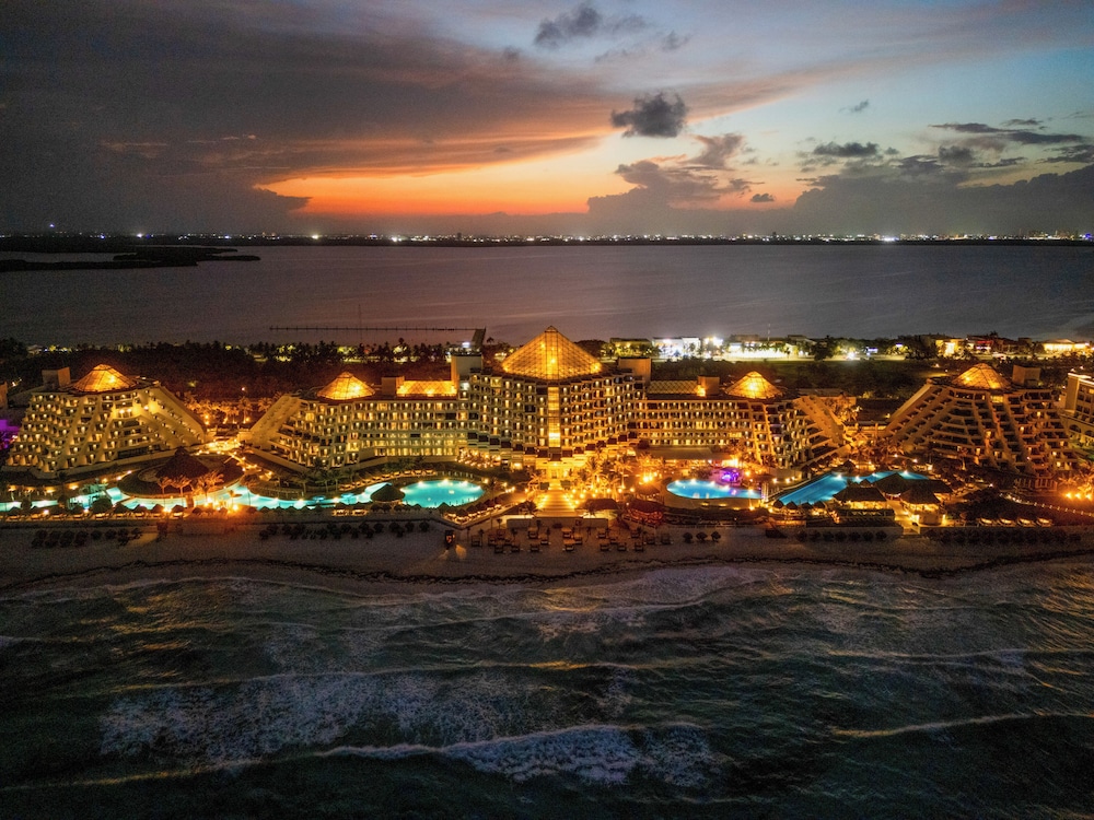 Paradisus Cancún – All Inclusive — Hotel building in Cancun, Quintana Roo