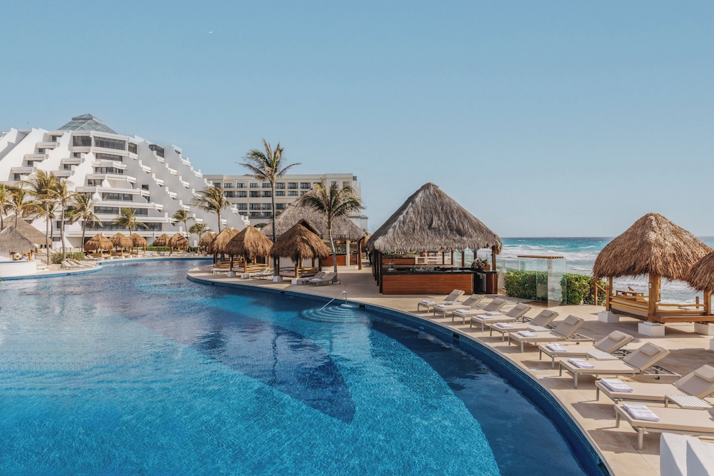 Paradisus Cancún – All Inclusive — Swimming pool in Cancun, Quintana Roo