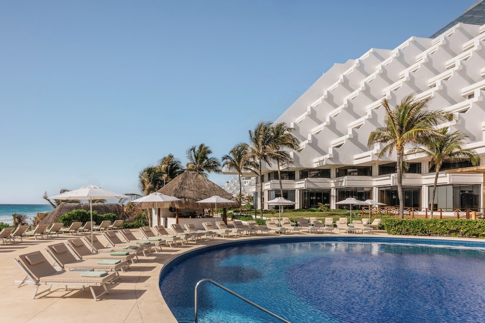 Paradisus Cancún – All Inclusive — Swimming pool in Cancun, Quintana Roo