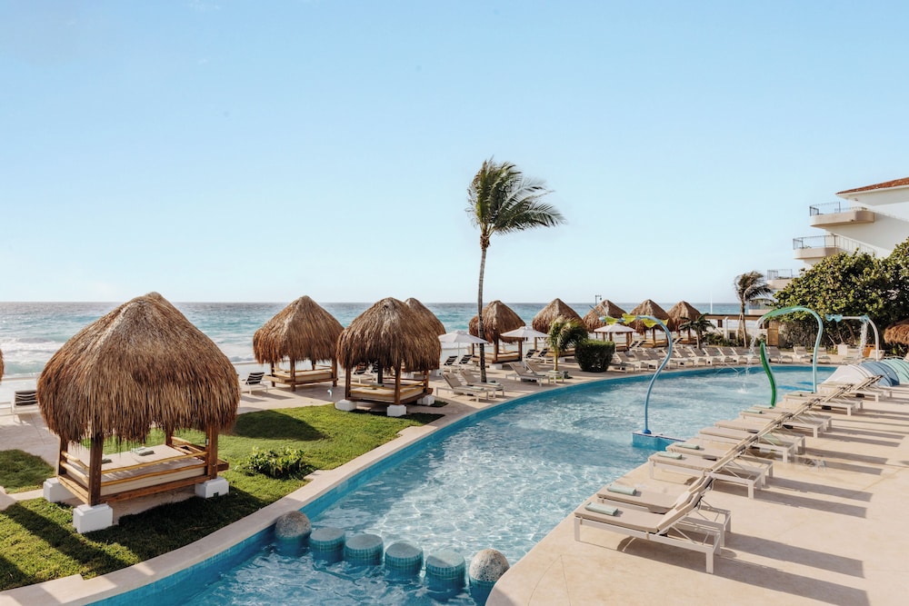 Paradisus Cancún – All Inclusive — Swimming pool in Cancun, Quintana Roo