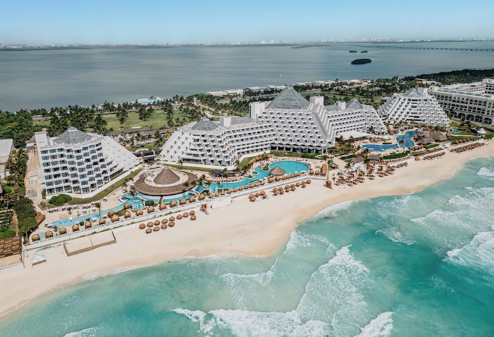 Paradisus Cancún – All Inclusive — Hotel building in Cancun, Quintana Roo