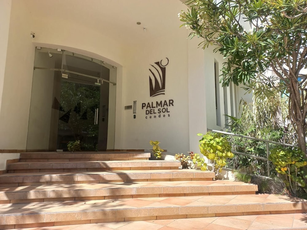 Riviera Maya Suites — Hotel building in Playa del Carmen, Quintana Roo