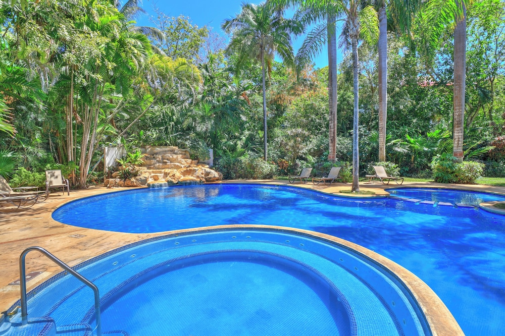 Riviera Maya Suites — Swimming pool in Playa del Carmen, Quintana Roo