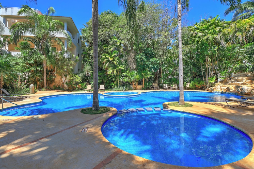 Riviera Maya Suites — Swimming pool in Playa del Carmen, Quintana Roo