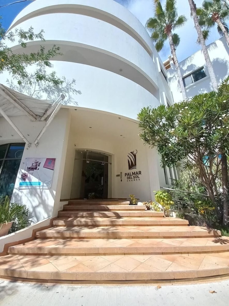 Riviera Maya Suites — Hotel building in Playa del Carmen, Quintana Roo