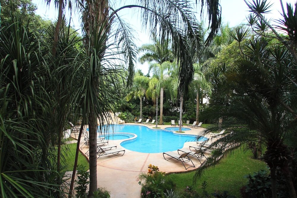 Riviera Maya Suites — Swimming pool in Playa del Carmen, Quintana Roo