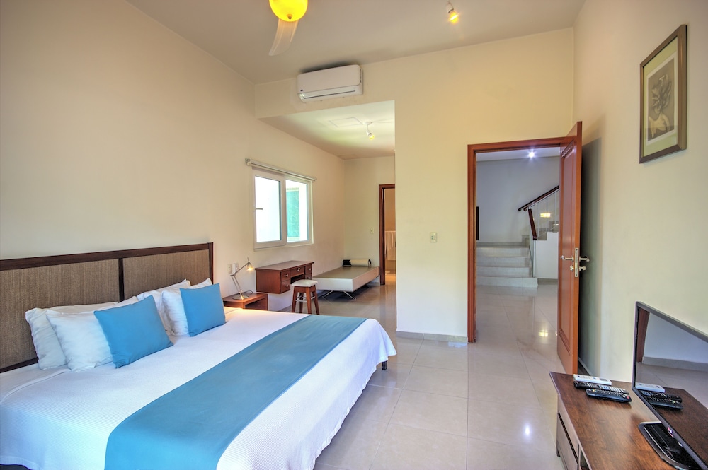 Riviera Maya Suites — Hotel rooms in Playa del Carmen, Quintana Roo