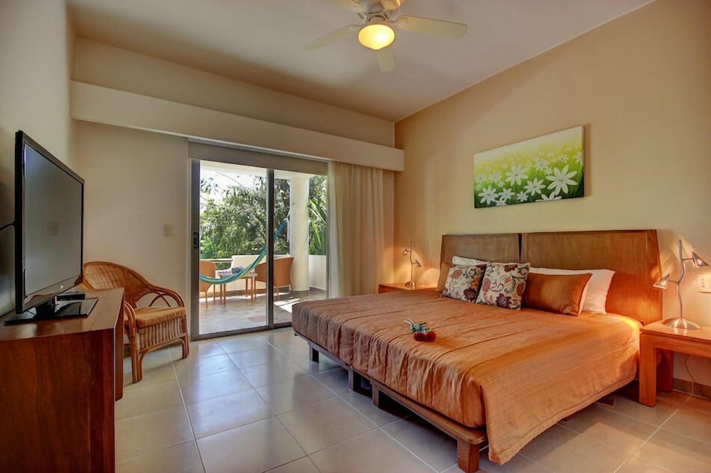 Riviera Maya Suites — Hotel rooms in Playa del Carmen, Quintana Roo