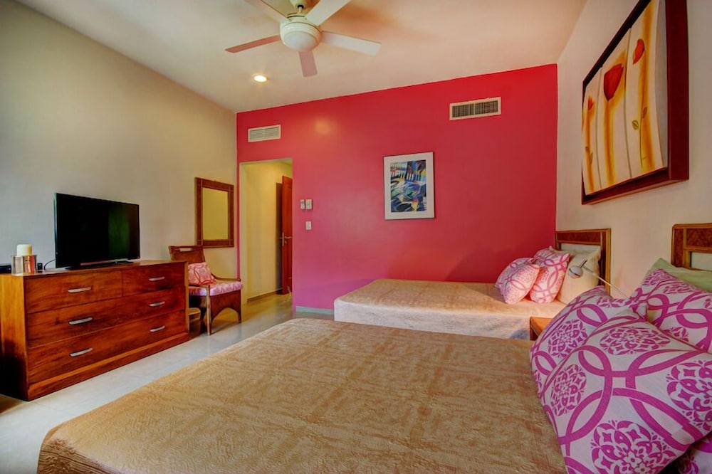 Riviera Maya Suites — Hotel rooms in Playa del Carmen, Quintana Roo