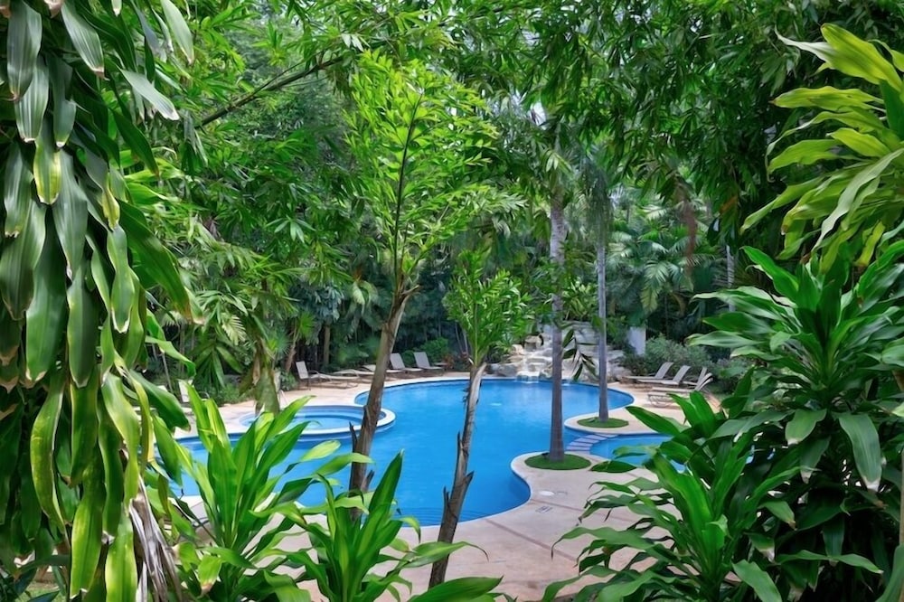 Riviera Maya Suites — Swimming pool in Playa del Carmen, Quintana Roo