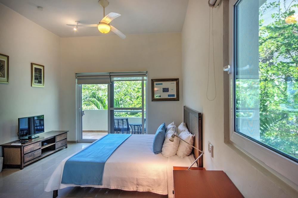 Riviera Maya Suites — Hotel rooms in Playa del Carmen, Quintana Roo