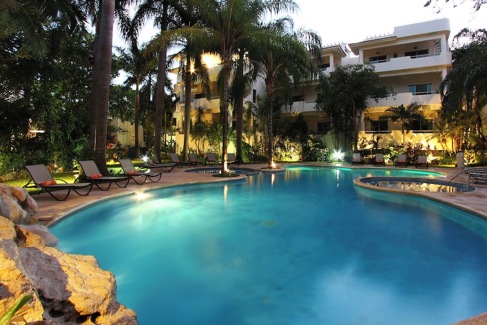 Riviera Maya Suites — Swimming pool in Playa del Carmen, Quintana Roo