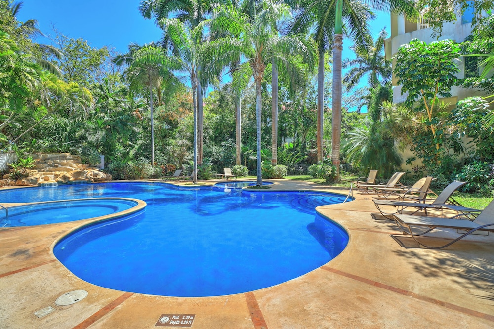 Riviera Maya Suites — Swimming pool in Playa del Carmen, Quintana Roo