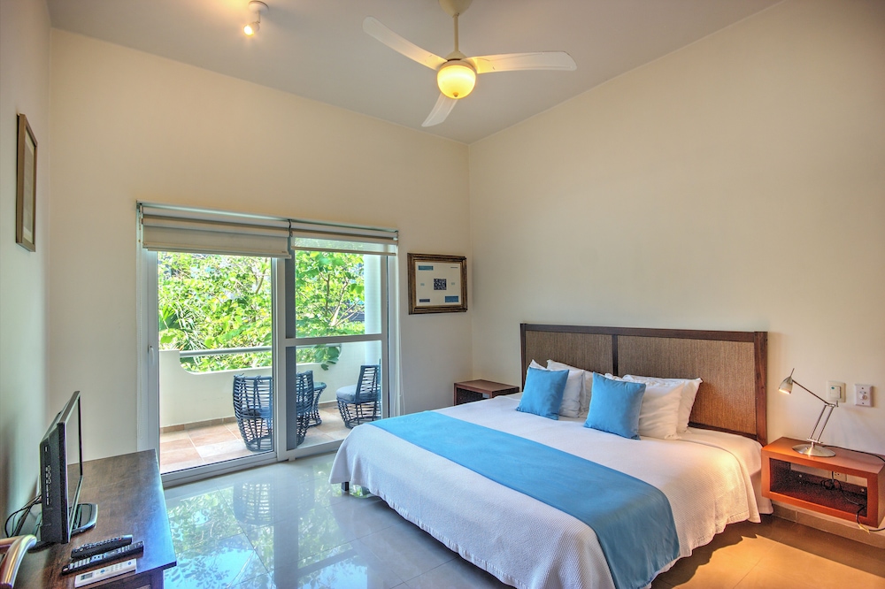Riviera Maya Suites — Hotel rooms in Playa del Carmen, Quintana Roo