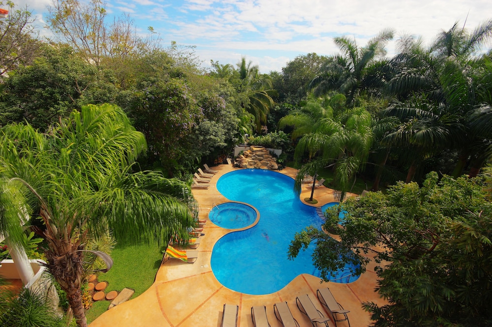 Riviera Maya Suites — Swimming pool in Playa del Carmen, Quintana Roo