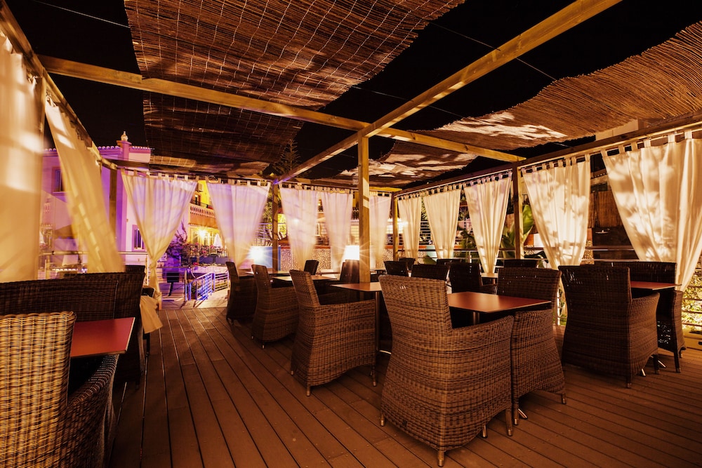 Villas D. Dinis Charming Residence - Adults Only — Restaurant & bars in Lagos, Faro