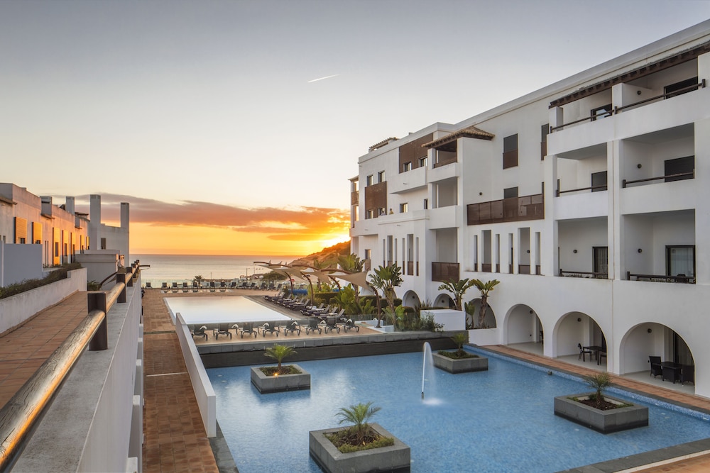 Belmar Spa & Beach Resort — Swimming pool in Lagos, Faro