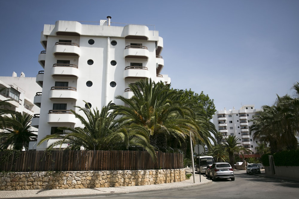Mirachoro Praia da Rocha — Hotel building in Portimão, Faro