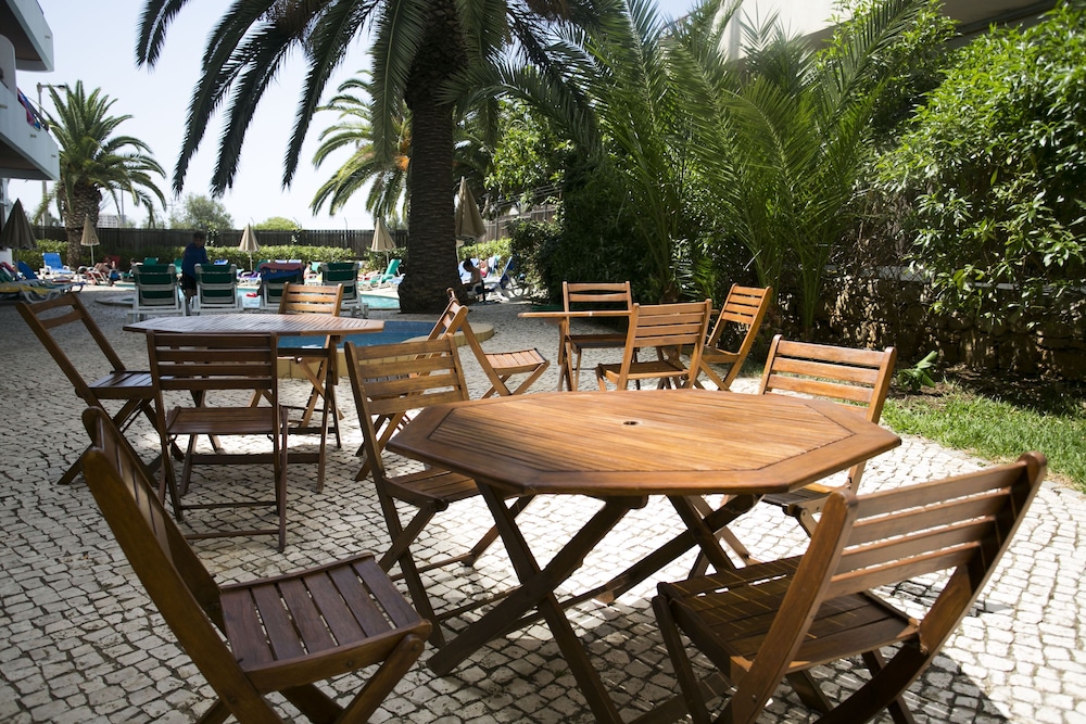 Mirachoro Praia da Rocha — Restaurant & bars in Portimão, Faro