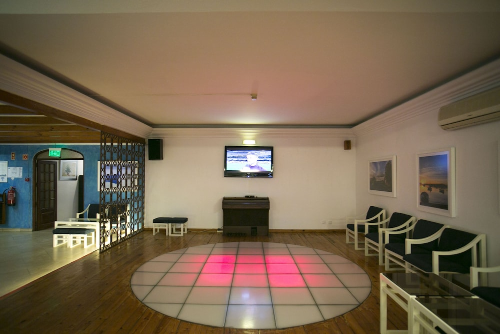 Mirachoro Praia da Rocha — Restaurant & bars in Portimão, Faro