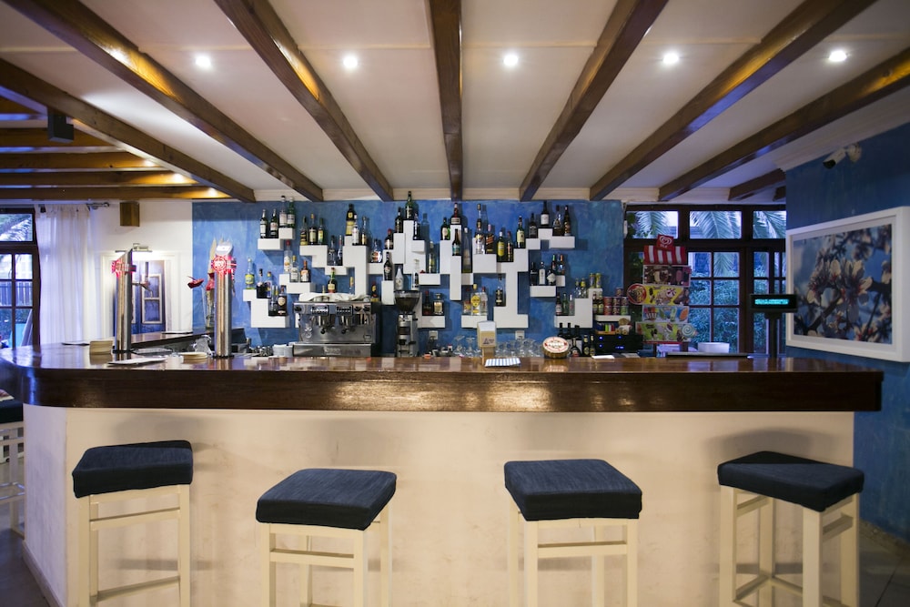 Mirachoro Praia da Rocha — Restaurant & bars in Portimão, Faro