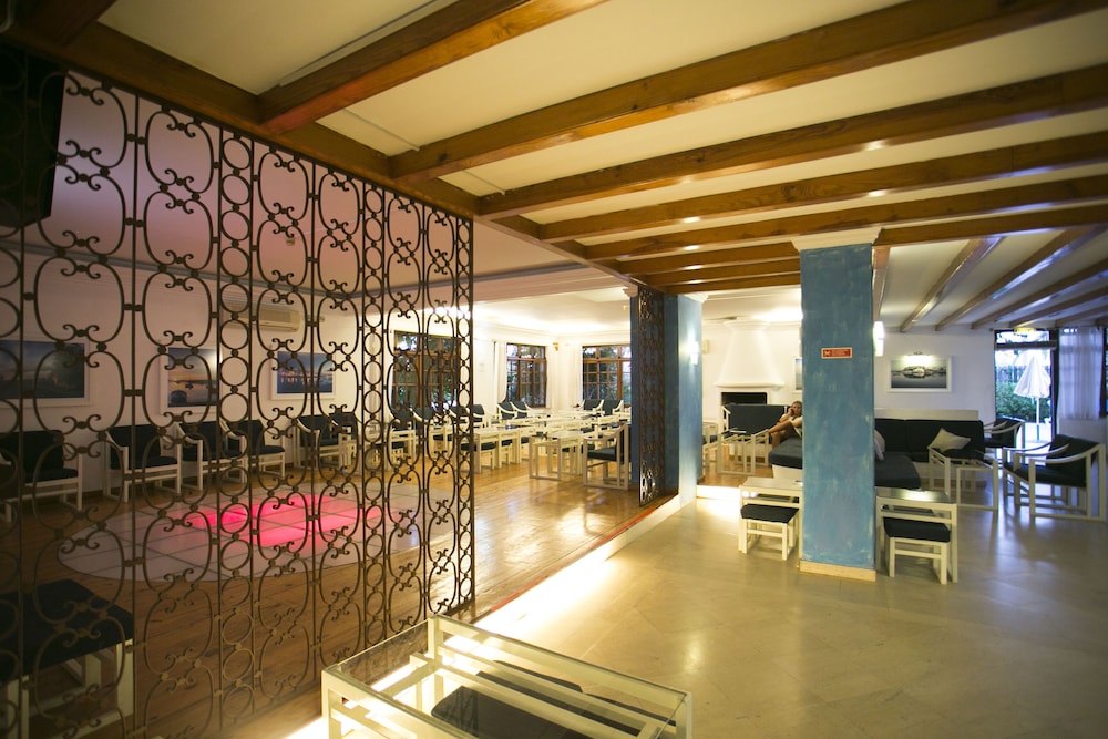 Mirachoro Praia da Rocha — Restaurant & bars in Portimão, Faro