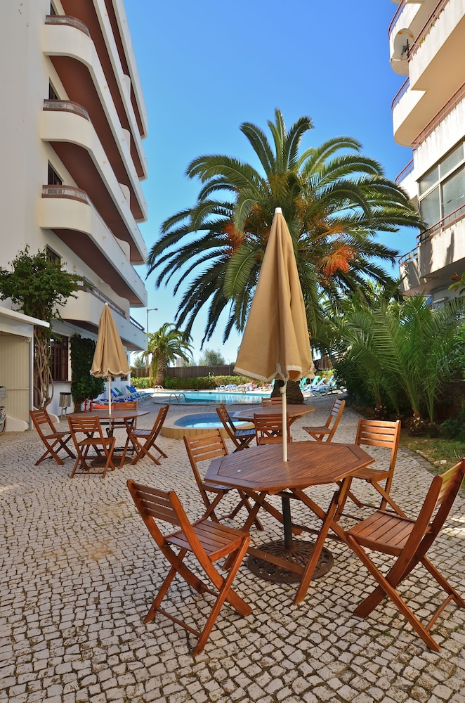 Mirachoro Praia da Rocha — Swimming pool in Portimão, Faro