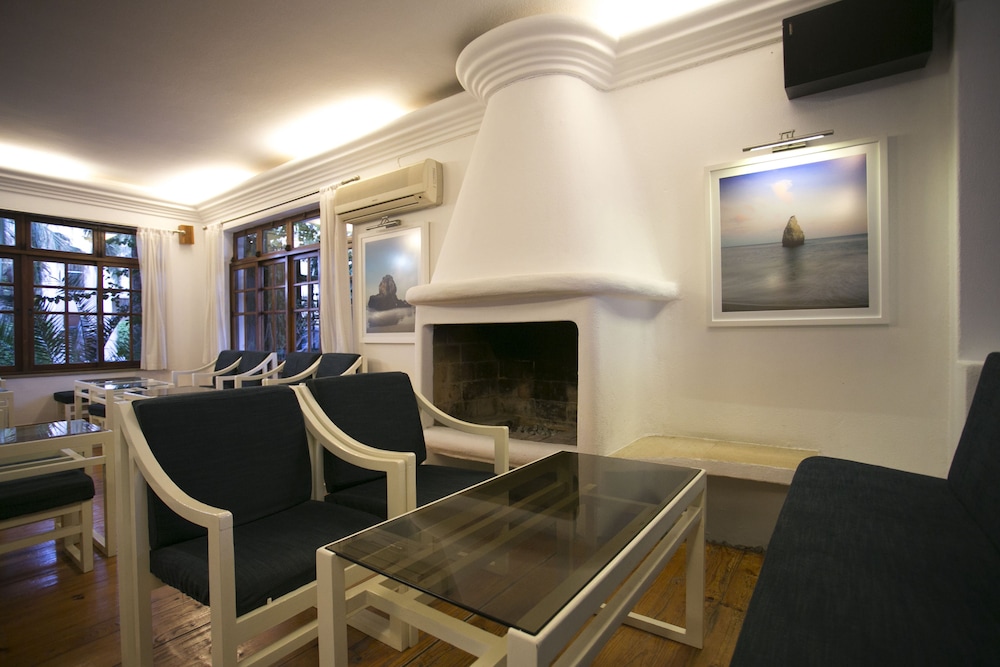 Mirachoro Praia da Rocha — Hotel building in Portimão, Faro