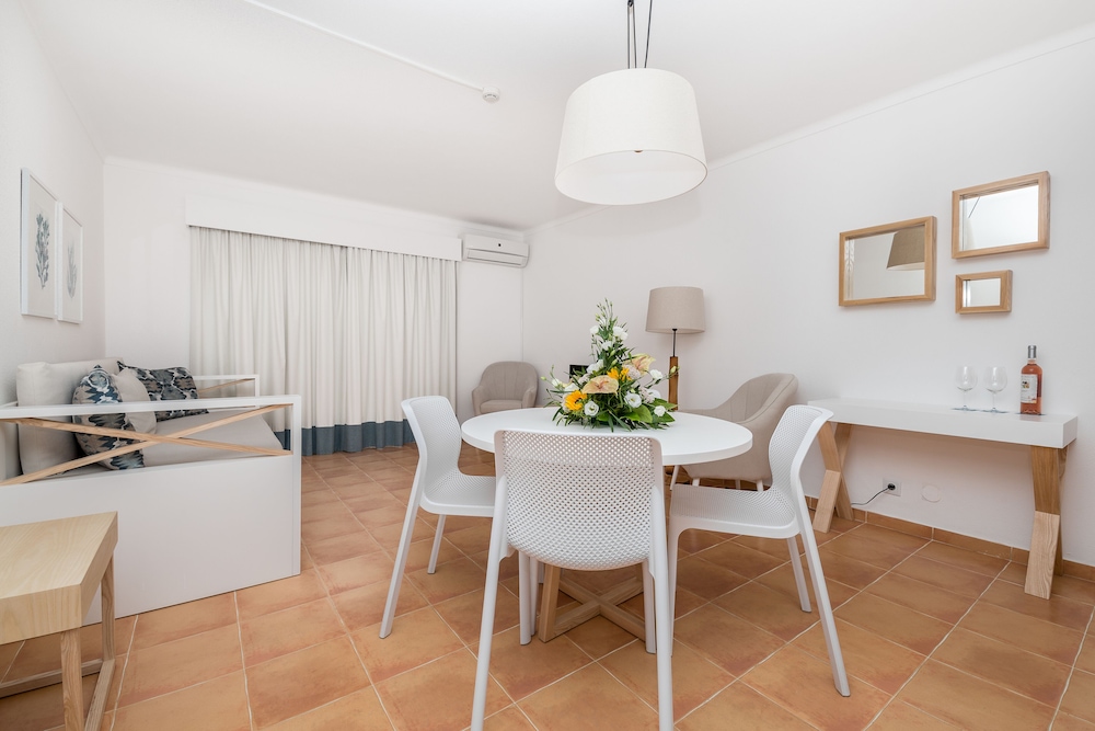 Mirachoro Praia da Rocha — Hotel rooms in Portimão, Faro