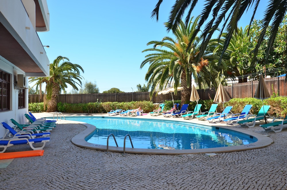 Mirachoro Praia da Rocha — Swimming pool in Portimão, Faro