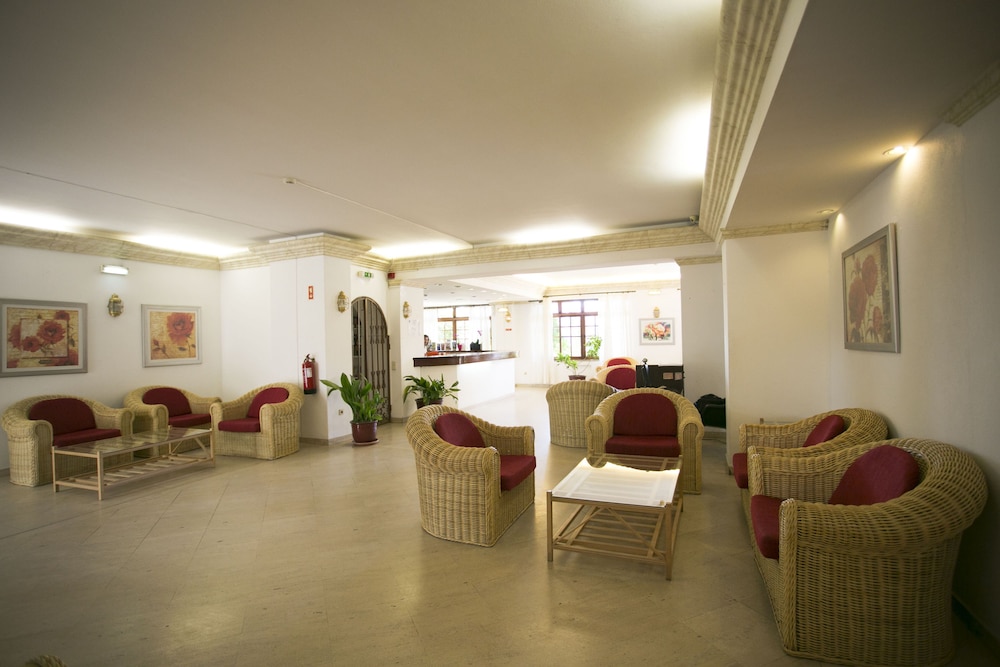 Mirachoro Praia da Rocha — Hotel building in Portimão, Faro