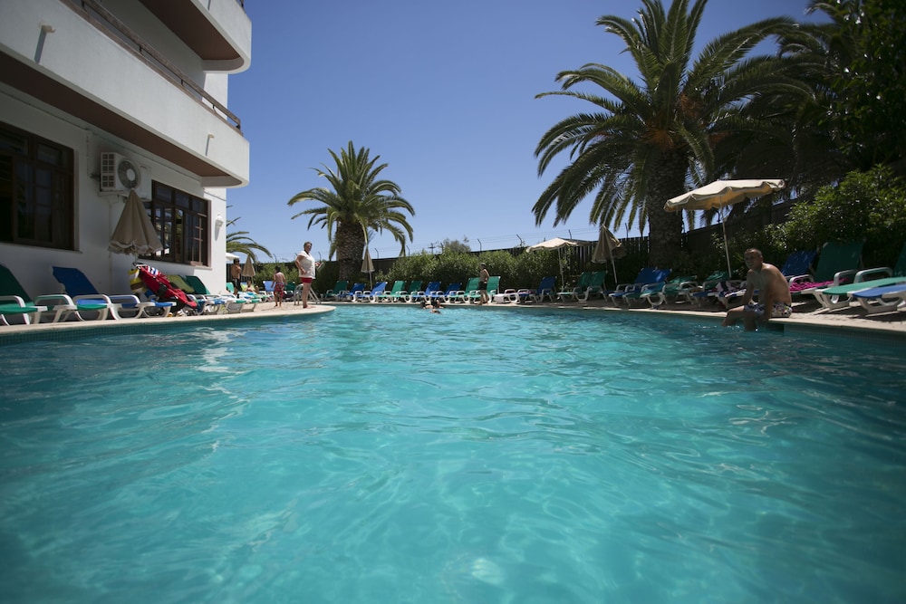 Mirachoro Praia da Rocha — Swimming pool in Portimão, Faro
