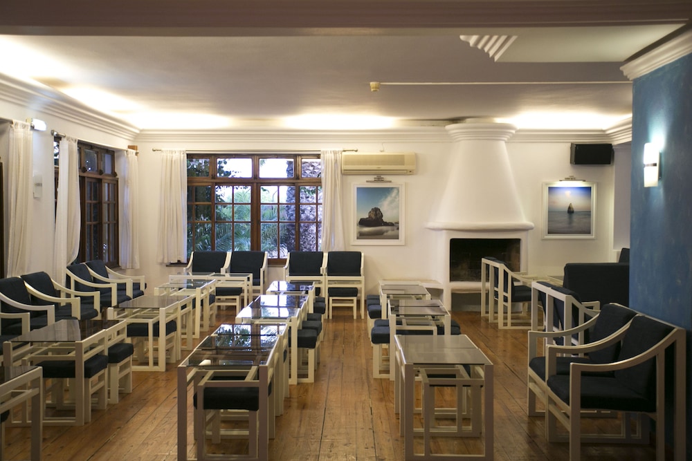 Mirachoro Praia da Rocha — Restaurant & bars in Portimão, Faro