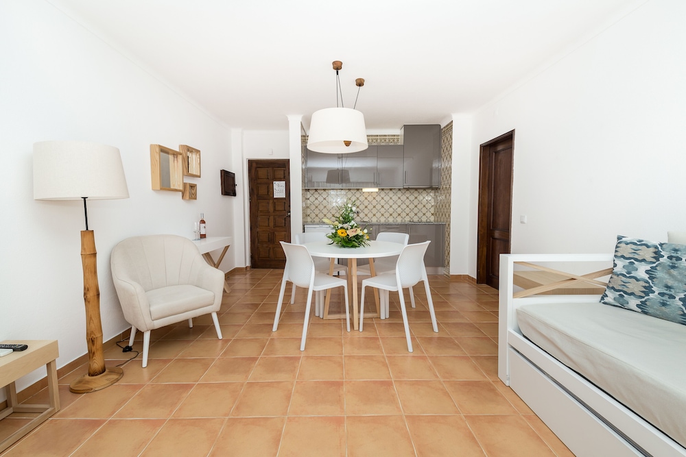 Mirachoro Praia da Rocha — Hotel rooms in Portimão, Faro
