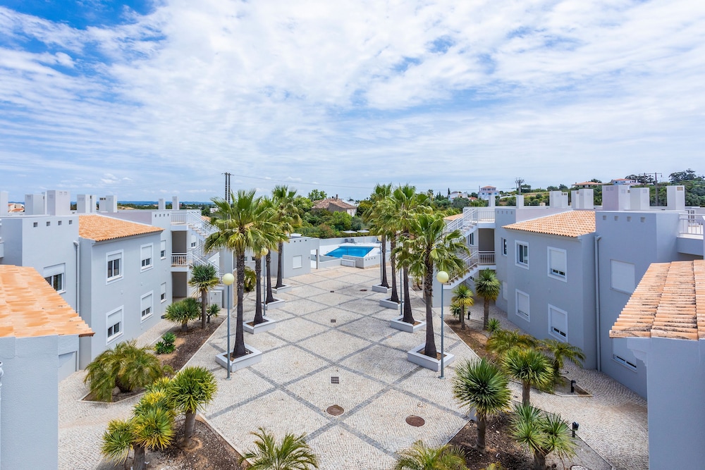 Placid Village — Swimming pool in Carvoeiro, Faro