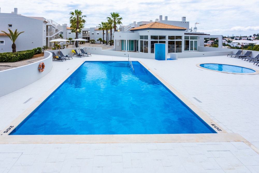 Placid Village — Swimming pool in Carvoeiro, Faro