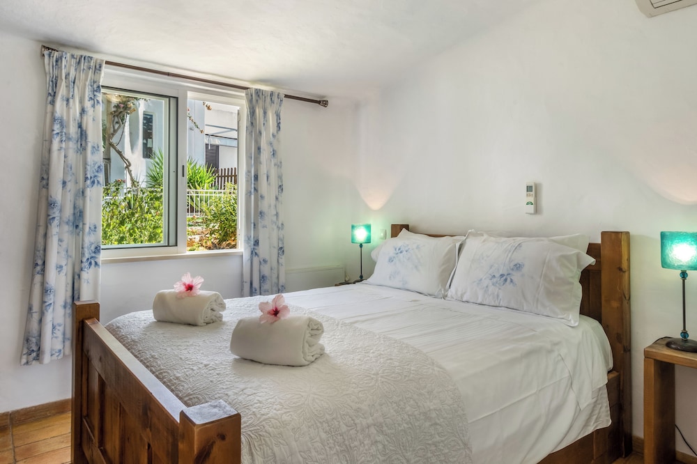Quinta do Paraíso — Hotel rooms in Carvoeiro, Faro