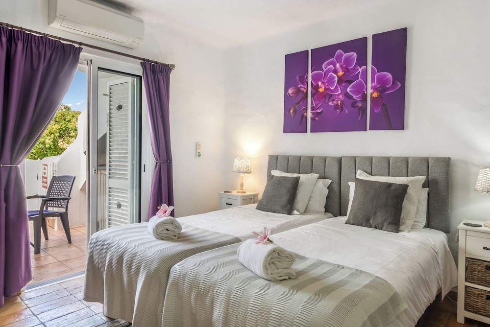 Quinta do Paraíso — Hotel rooms in Carvoeiro, Faro