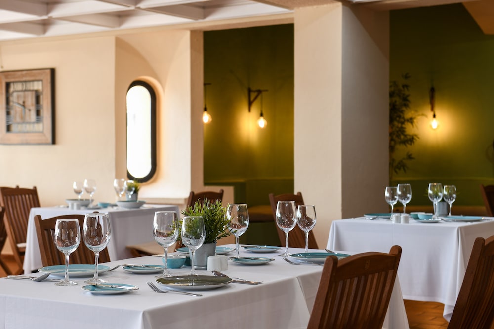 Pedras da Rainha — Restaurant & bars in Cabanas de Tavira, Faro