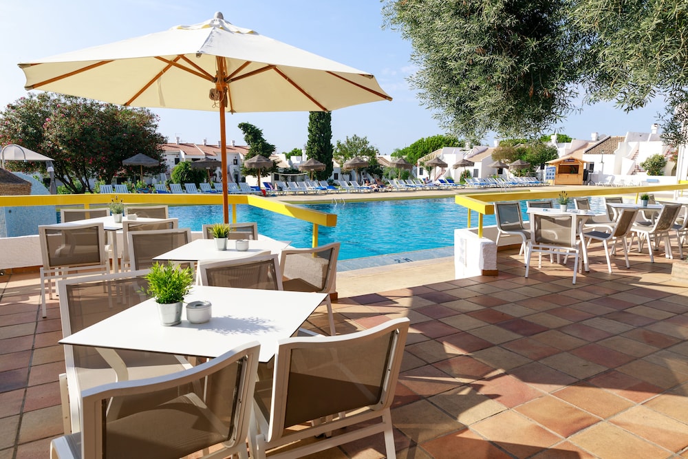 Pedras da Rainha — Swimming pool in Cabanas de Tavira, Faro