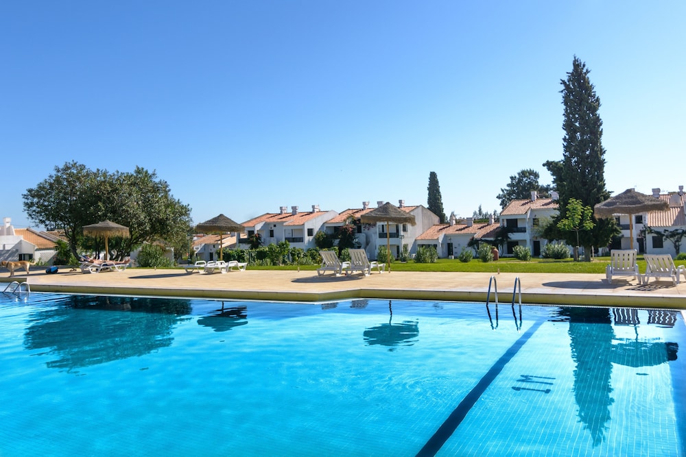 Pedras da Rainha — Swimming pool in Cabanas de Tavira, Faro