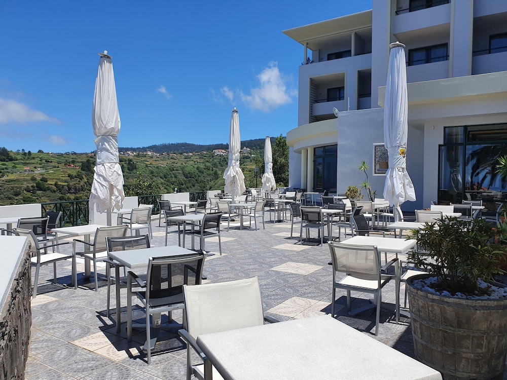 Hotel Jardim Atlantico — Restaurant & bars in Calheta, Madeira