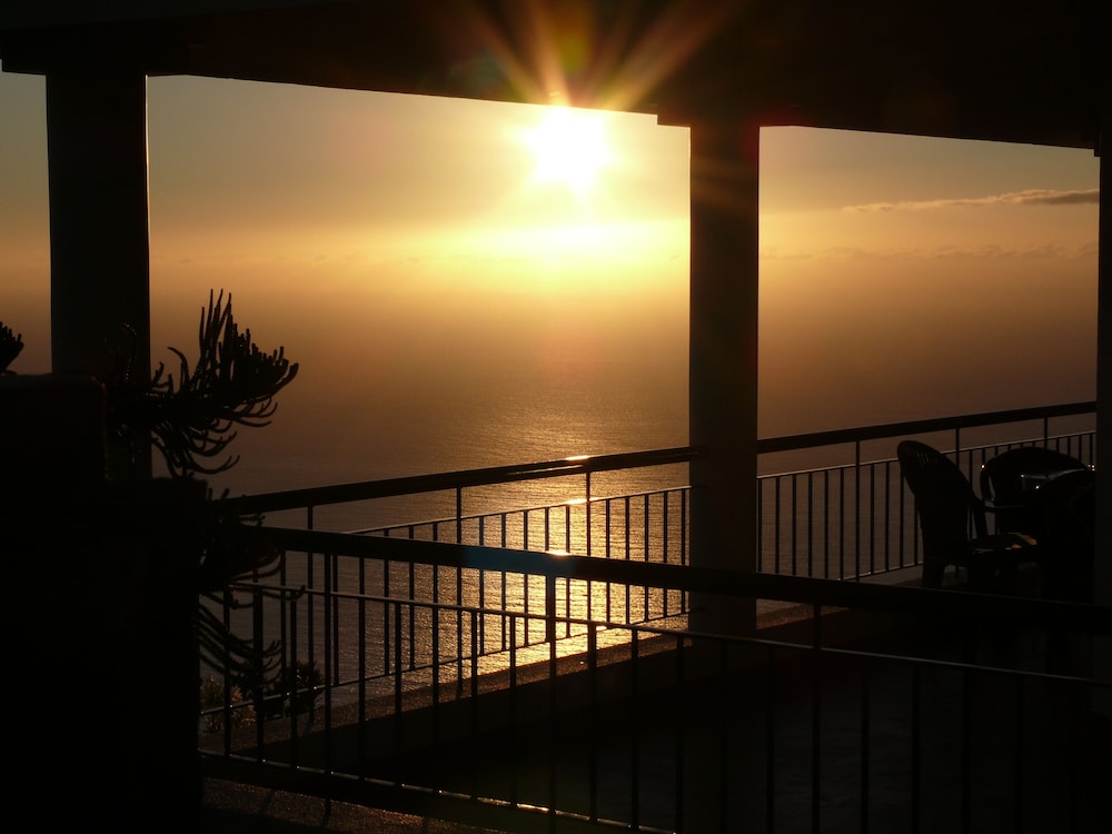 Hotel Jardim Atlantico — Hotel building in Calheta, Madeira