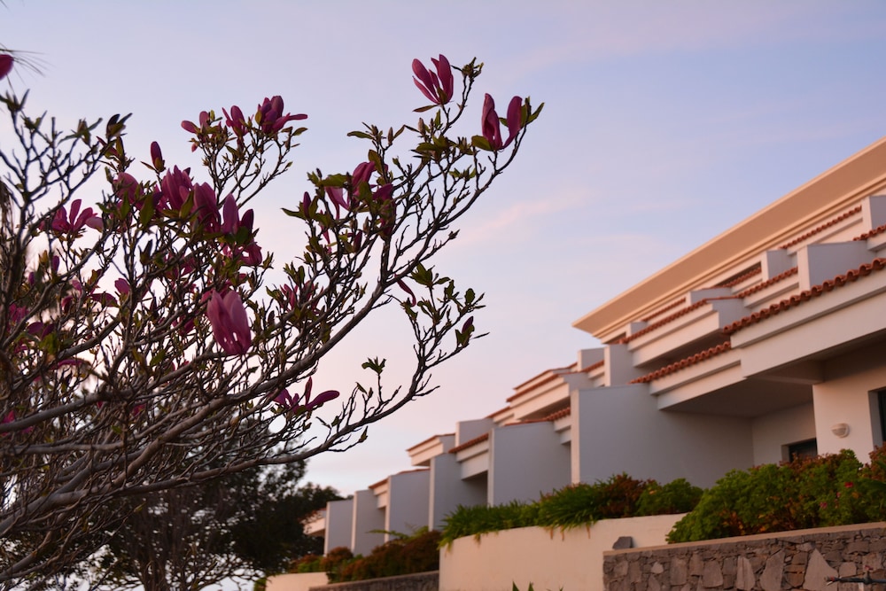 Hotel Jardim Atlantico — Hotel building in Calheta, Madeira