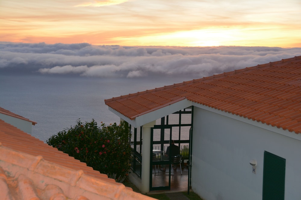 Hotel Jardim Atlantico — Hotel building in Calheta, Madeira