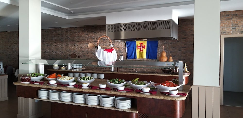 Hotel Jardim Atlantico — Restaurant & bars in Calheta, Madeira