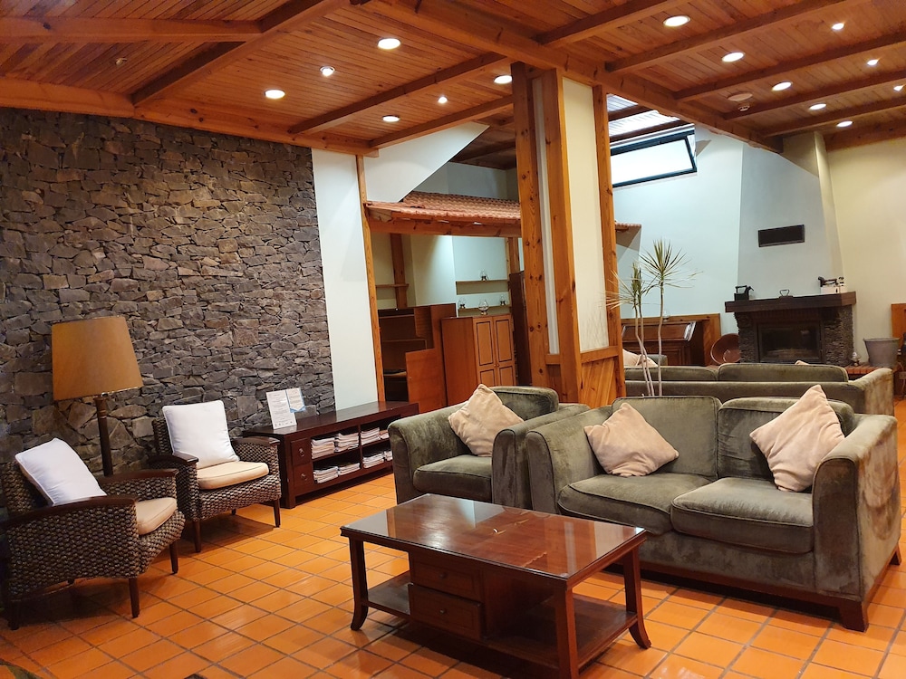 Hotel Jardim Atlantico — Hotel building in Calheta, Madeira