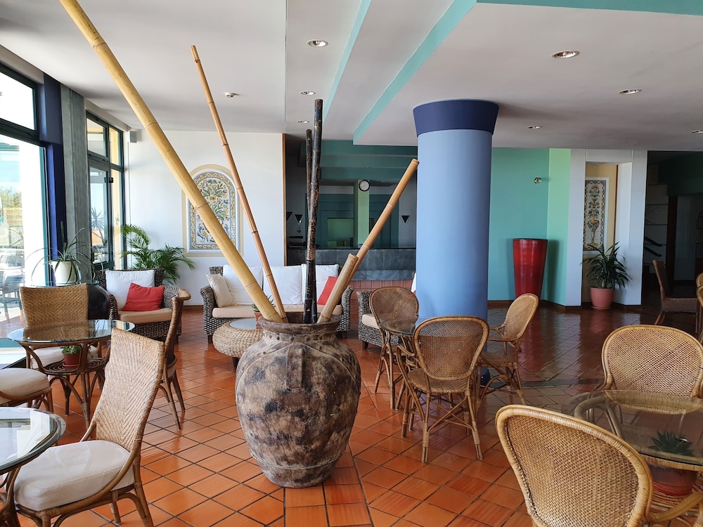 Hotel Jardim Atlantico — Hotel building in Calheta, Madeira
