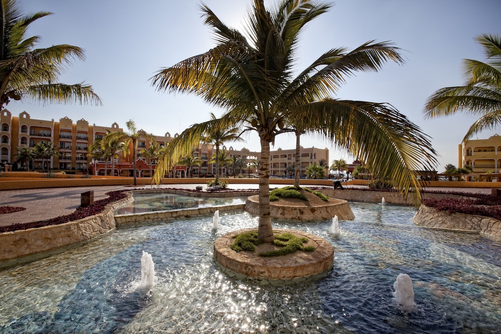 Holiday Inn Club Vacations The Royal Haciendas by IHG - All inclusive — Hotel building in Playa del Carmen, Quintana Roo